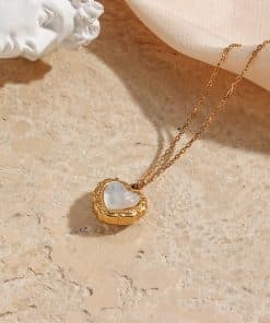 High-grade Love Light Luxury Pendant Jewelry Stainless Steel 18k Gold Plating Vintage Shell Love Necklace