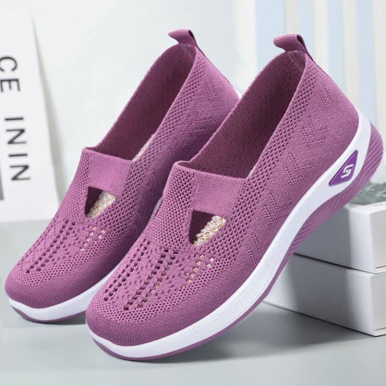 Women's lightweight soft bottom walking shoes