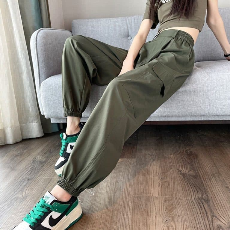 Loose pocketed harem trousers for women