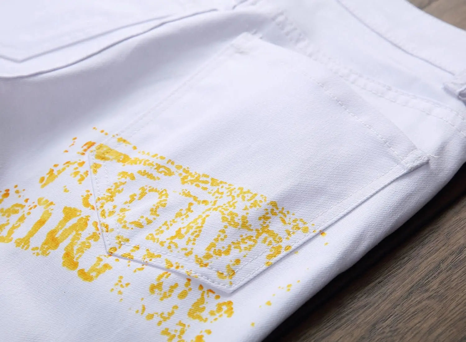 high-street-fashion-mens-jeans-0-around-the-world-in-a-rush-3308978