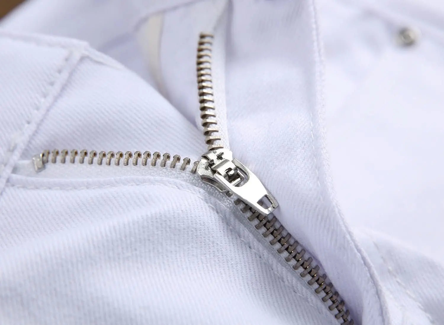 high-street-fashion-mens-jeans-0-around-the-world-in-a-rush-5332207