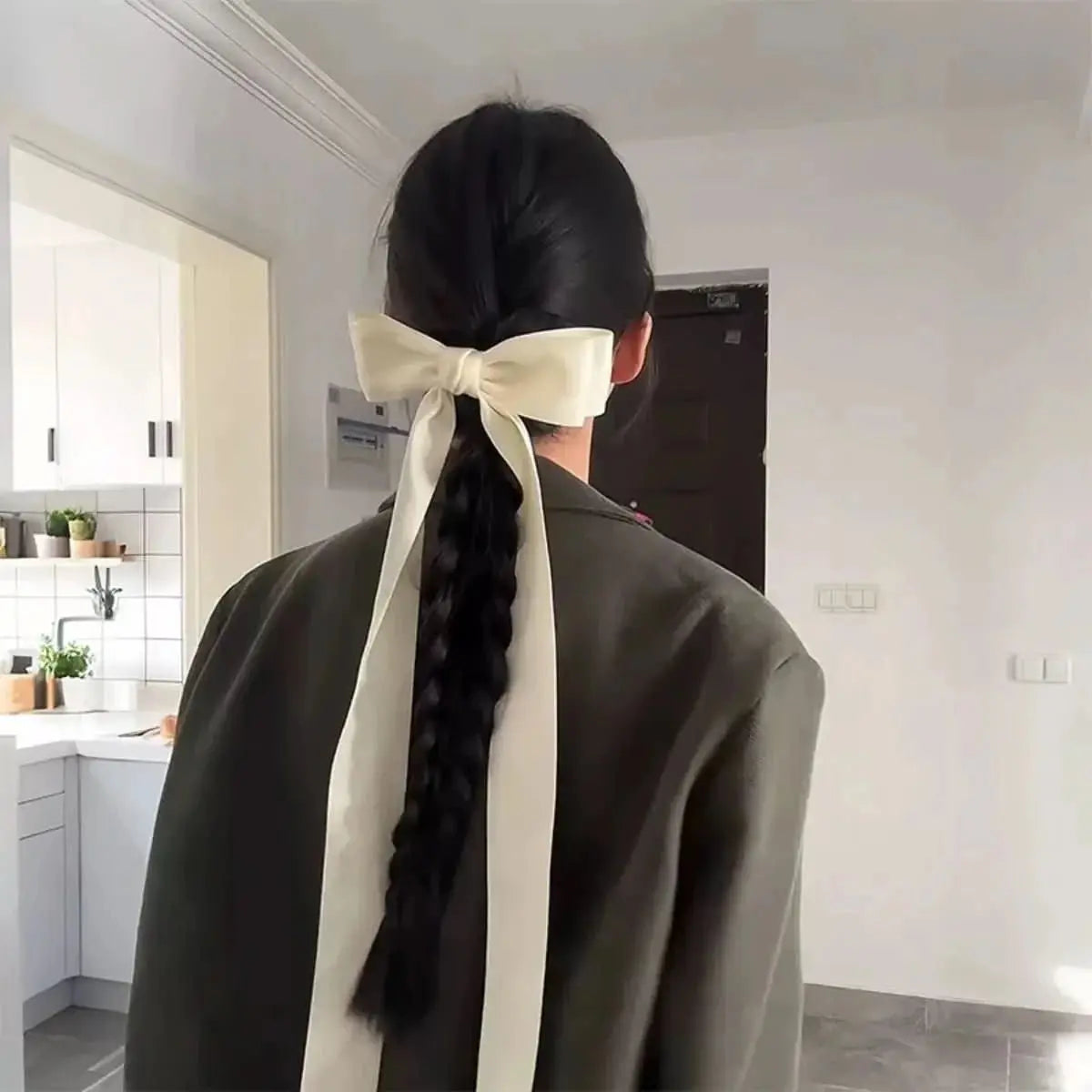 ribbon-bow-hair-clip-around-the-world-in-a-rush-3212779